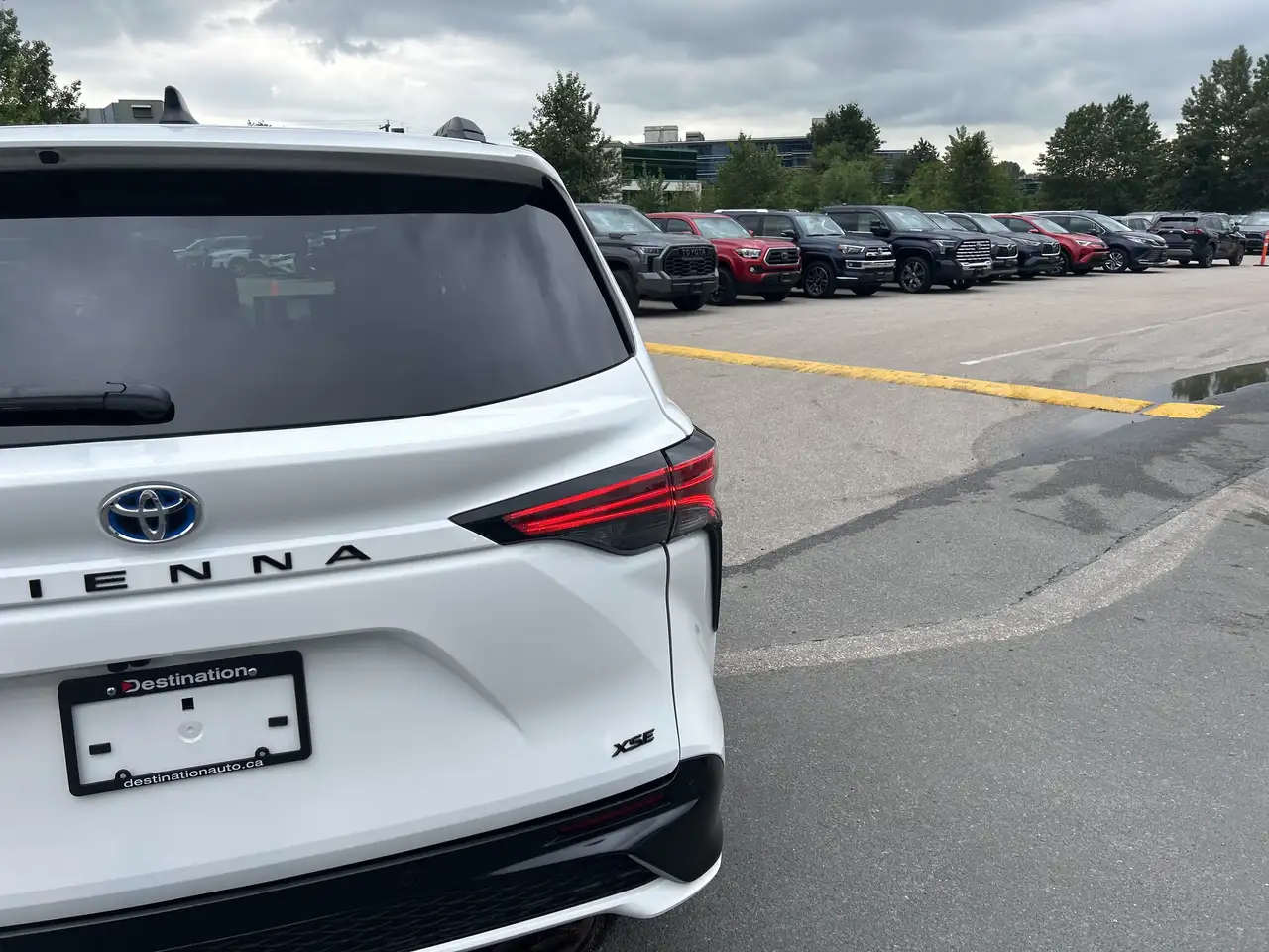 Toyota Sienna снимка Toyota Sienna