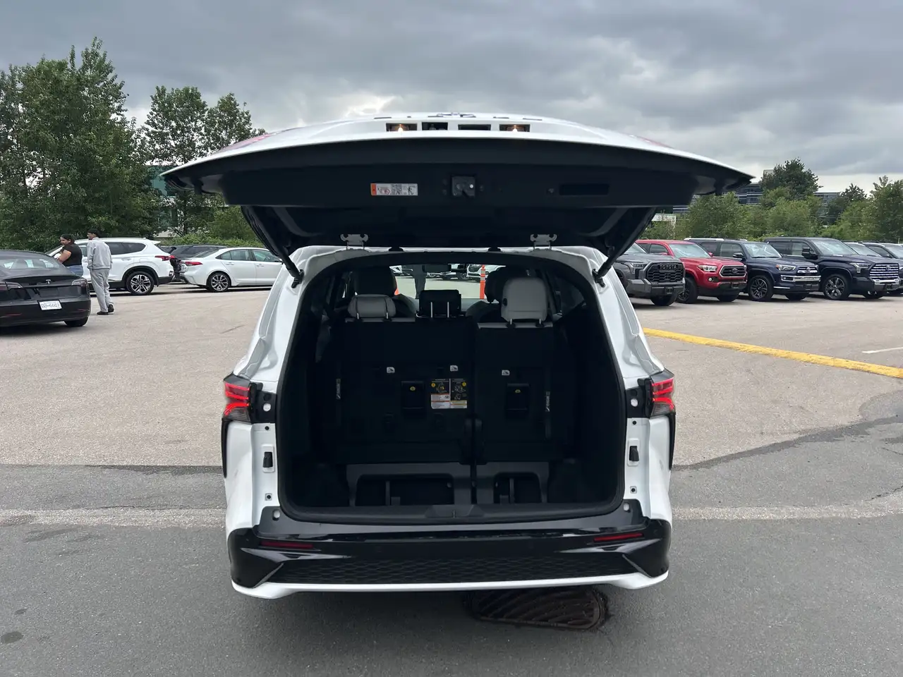Toyota Sienna снимка Toyota Sienna