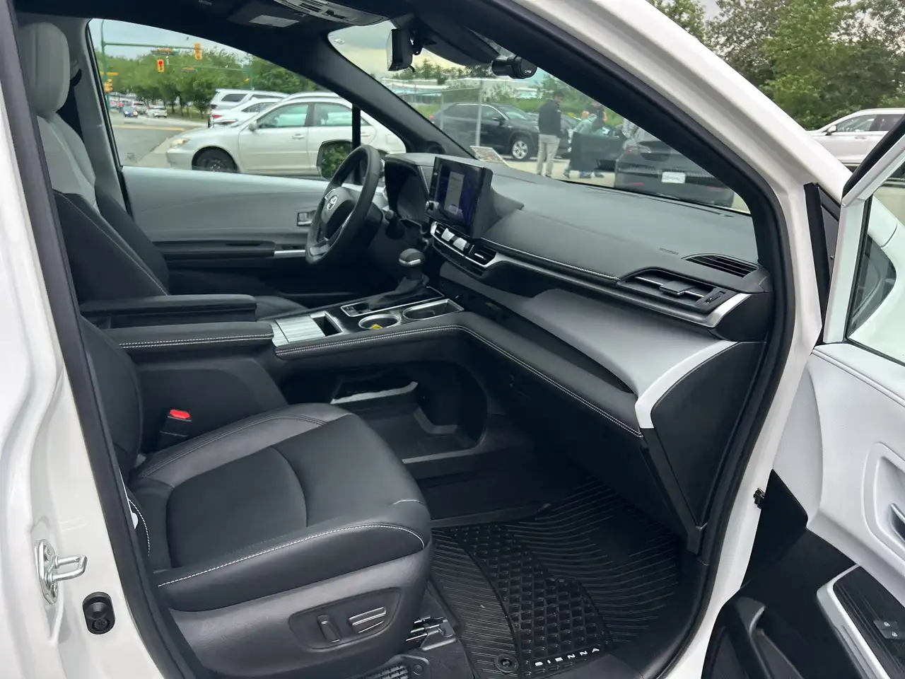Toyota Sienna снимка Toyota Sienna