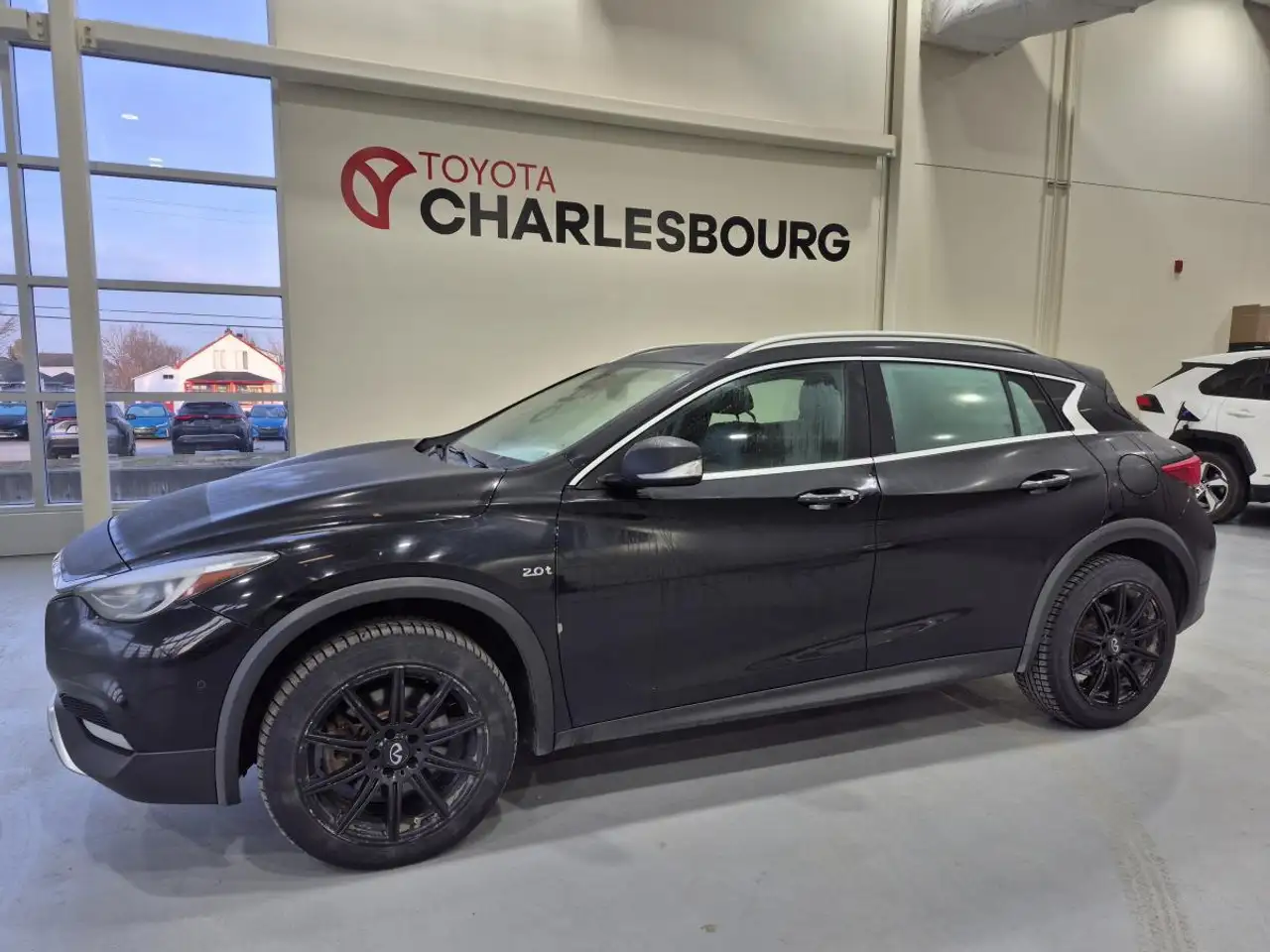 Infiniti QX30 снимка Infiniti QX30