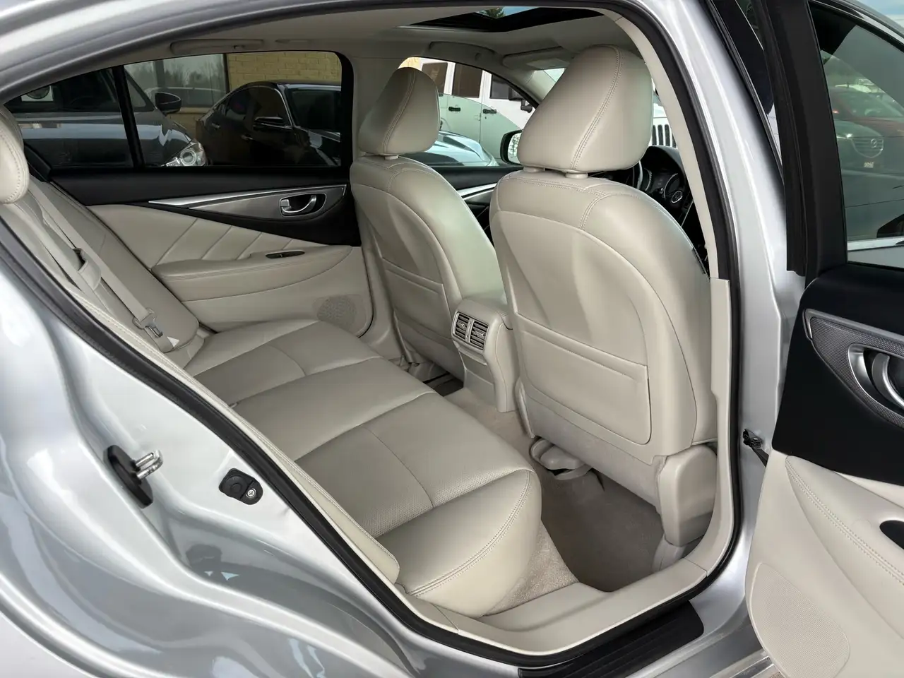Infiniti Q50 fotografie Infiniti Q50