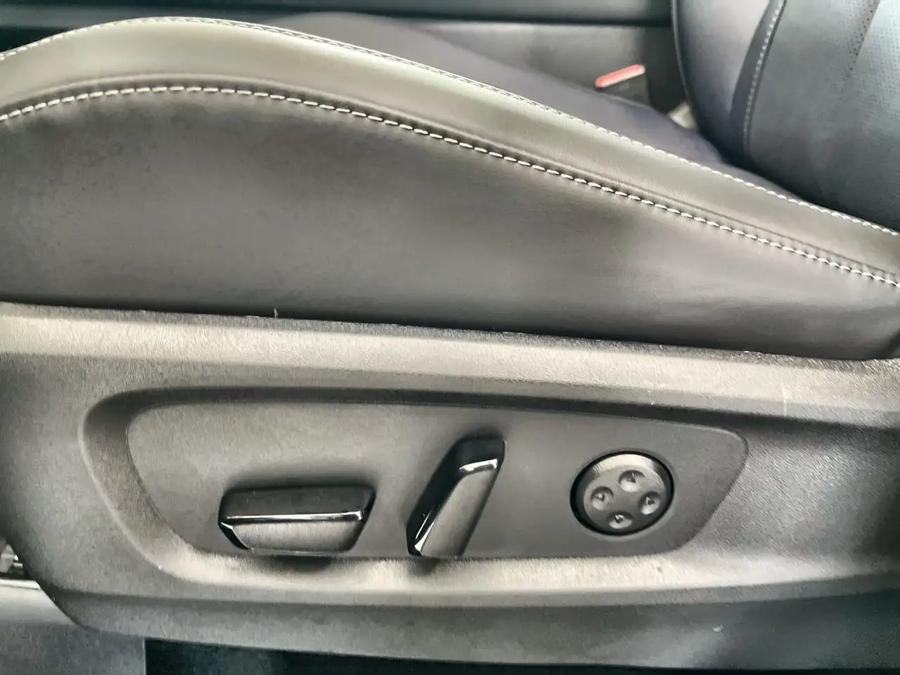 Infiniti QX60 снимка Infiniti QX60
