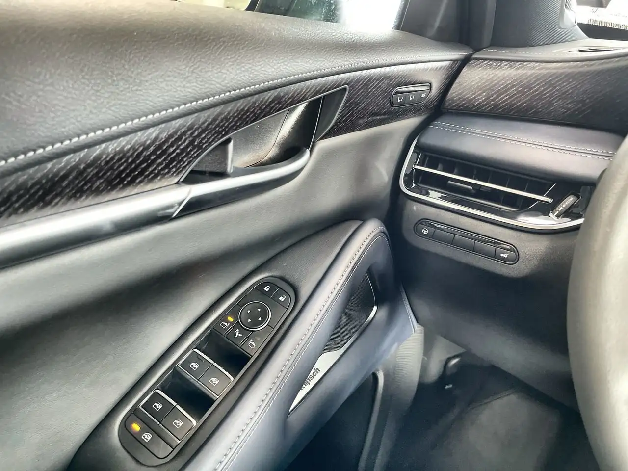 Infiniti QX60 снимка Infiniti QX60