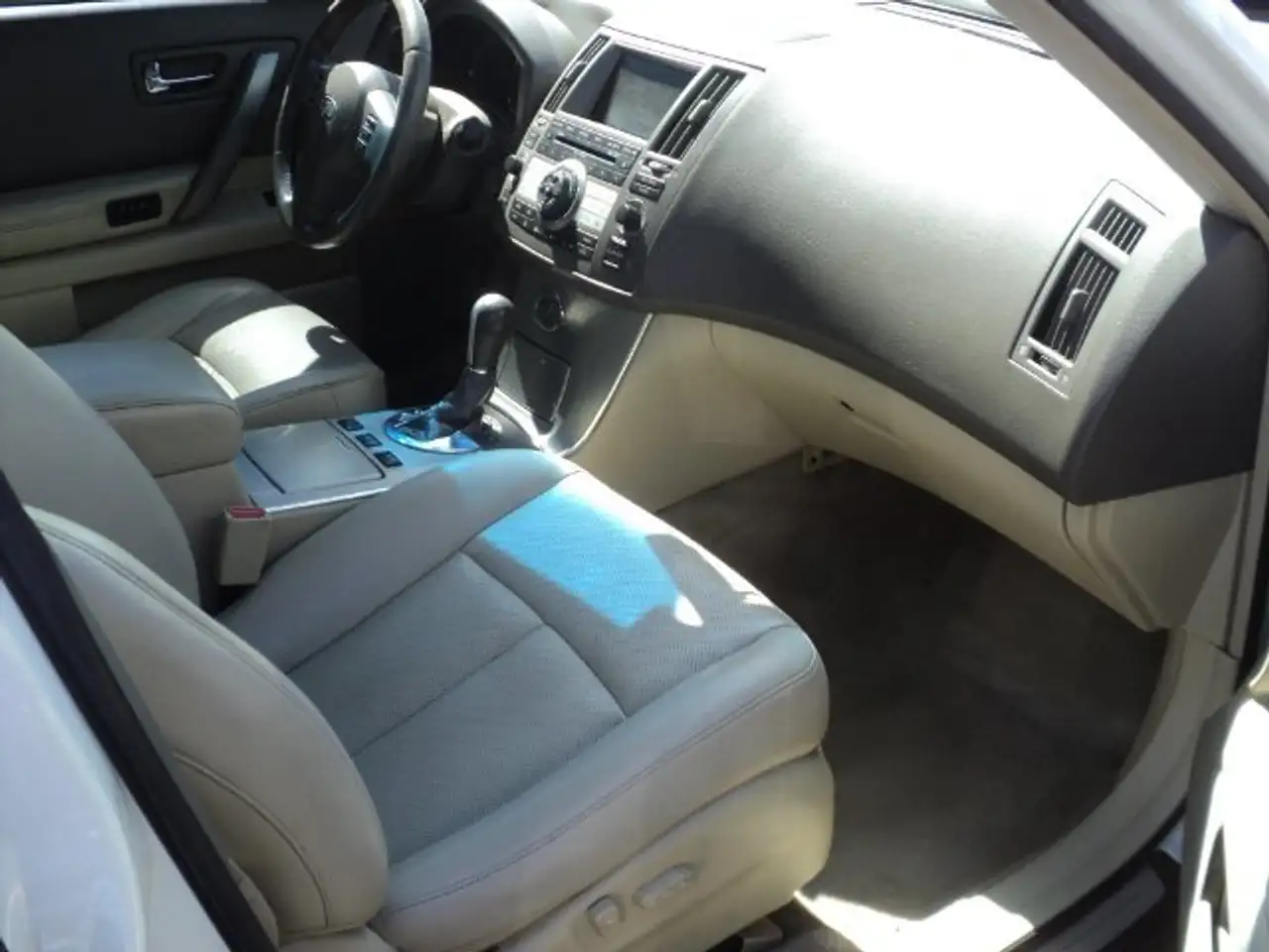 Infiniti FX снимка Infiniti FX