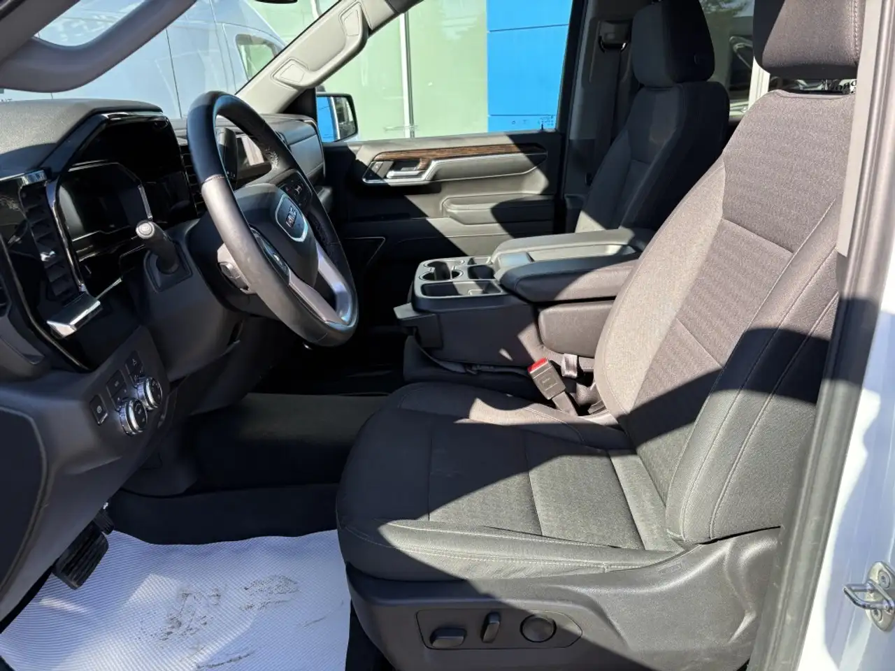 GMC Sierra 1500 снимка GMC Sierra 1500