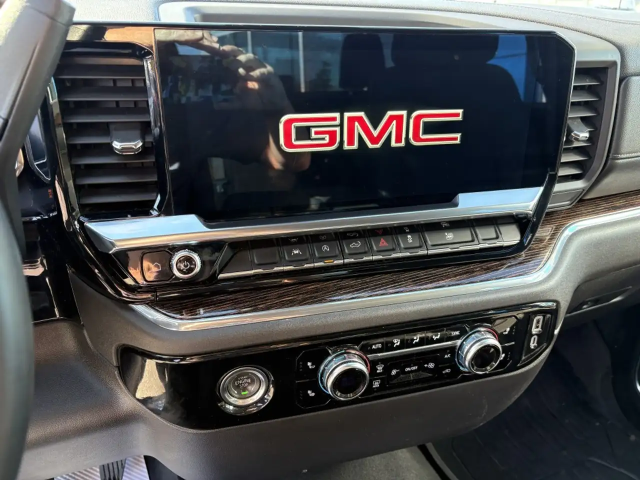GMC Sierra 1500 снимка GMC Sierra 1500