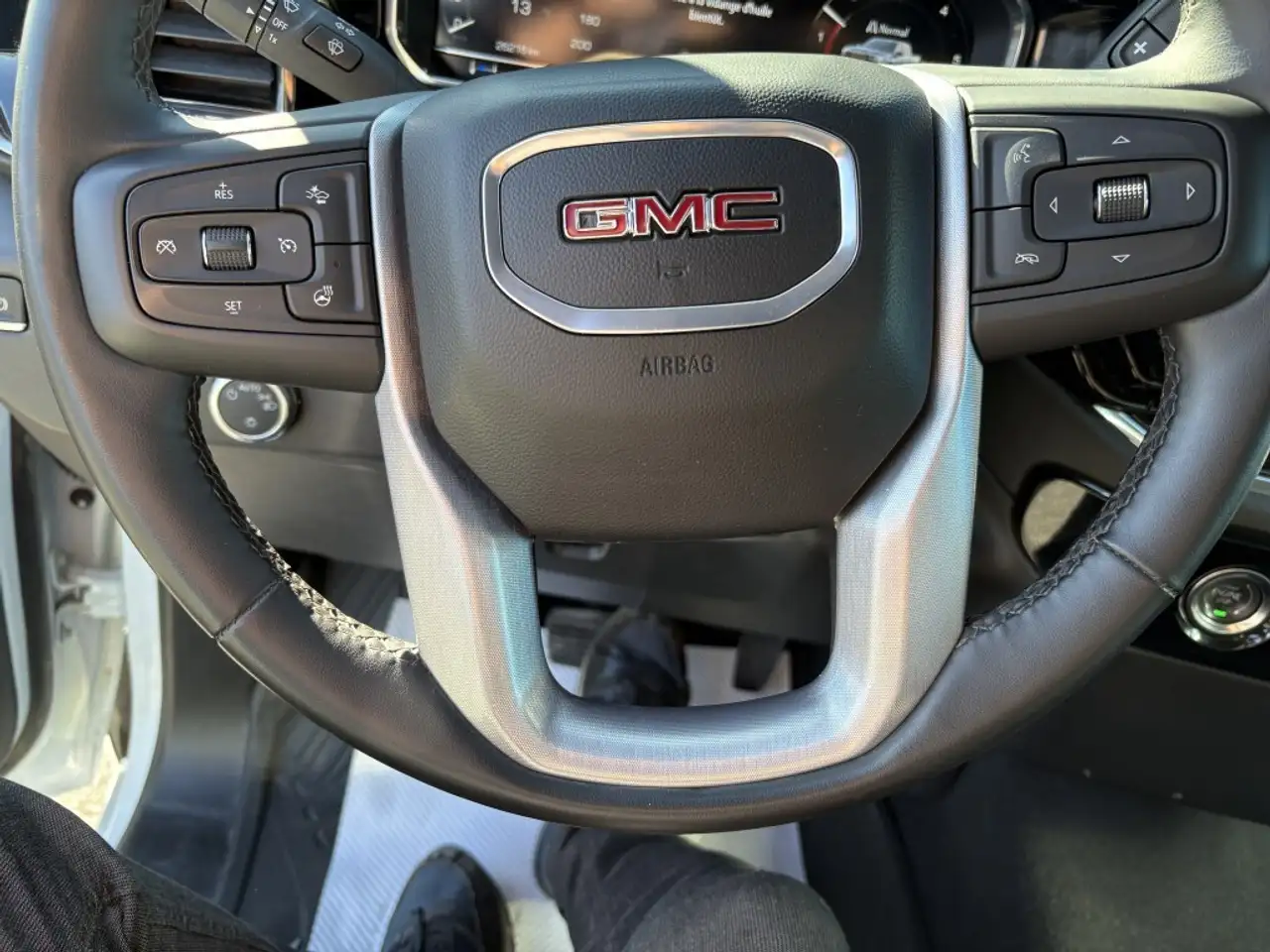 GMC Sierra 1500 снимка GMC Sierra 1500