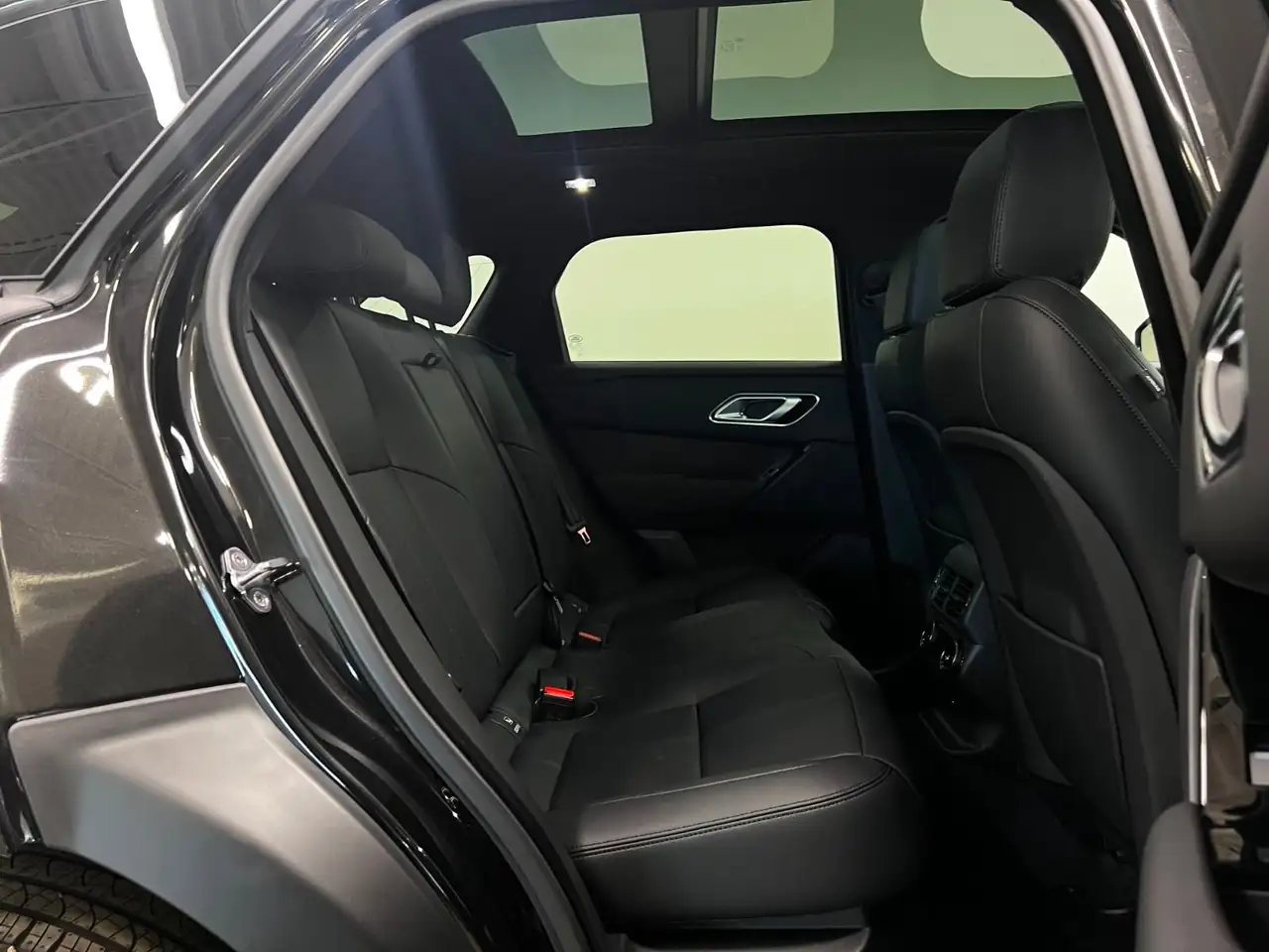 Land Rover Range Rover Velar снимка Land Rover Range Rover Velar