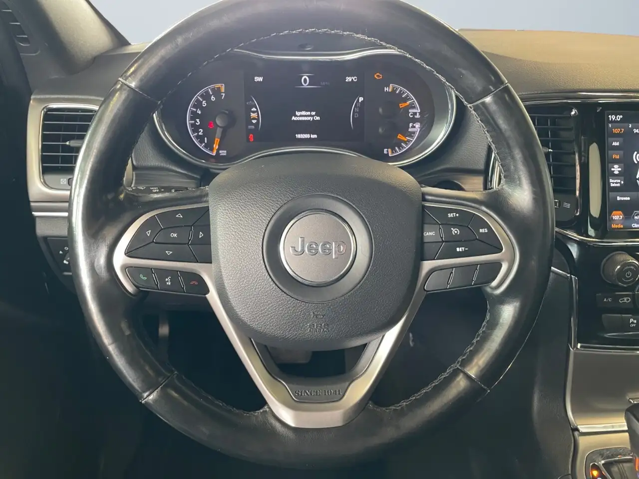 Jeep Grand Cherokee снимка Jeep Grand Cherokee