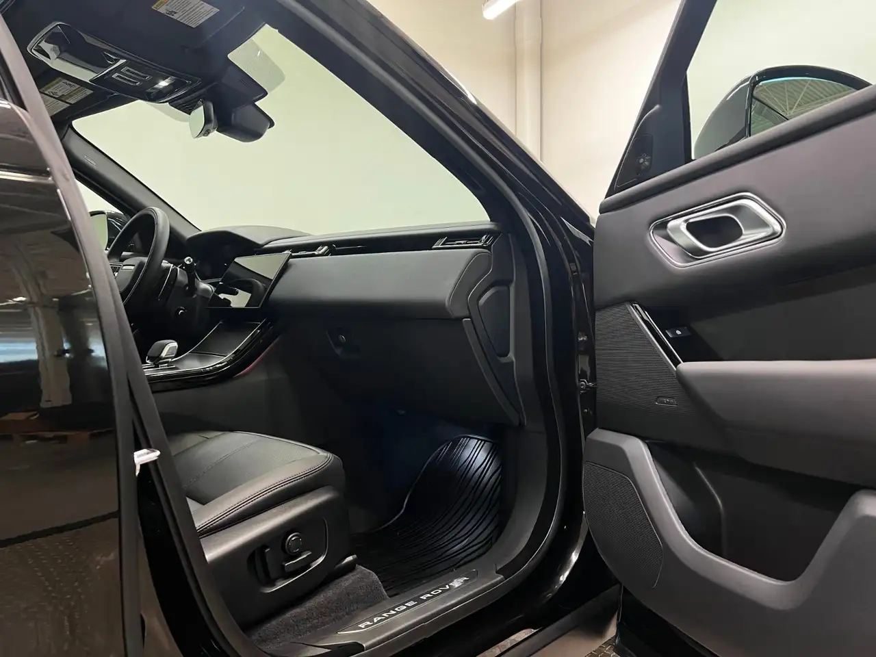 Land Rover Range Rover Velar снимка Land Rover Range Rover Velar