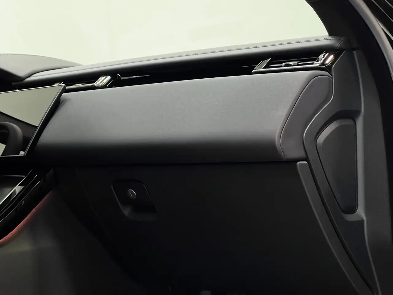 Land Rover Range Rover Velar снимка Land Rover Range Rover Velar