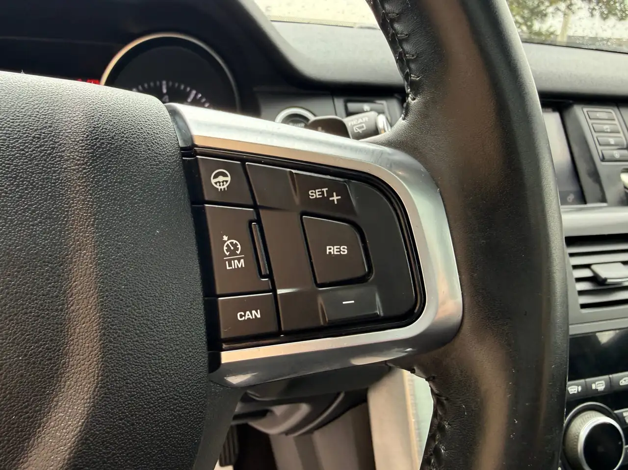Land Rover Discovery Sport снимка Land Rover Discovery Sport