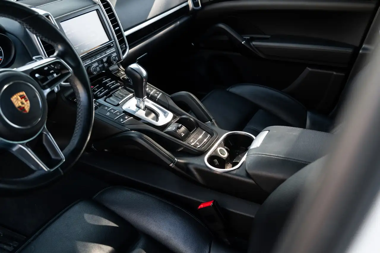 Porsche Cayenne снимка Porsche Cayenne