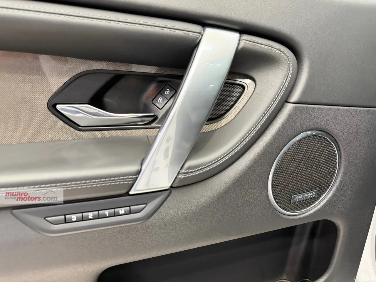Land Rover Discovery Sport снимка Land Rover Discovery Sport