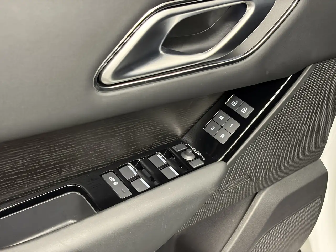 Land Rover Range Rover Velar снимка Land Rover Range Rover Velar