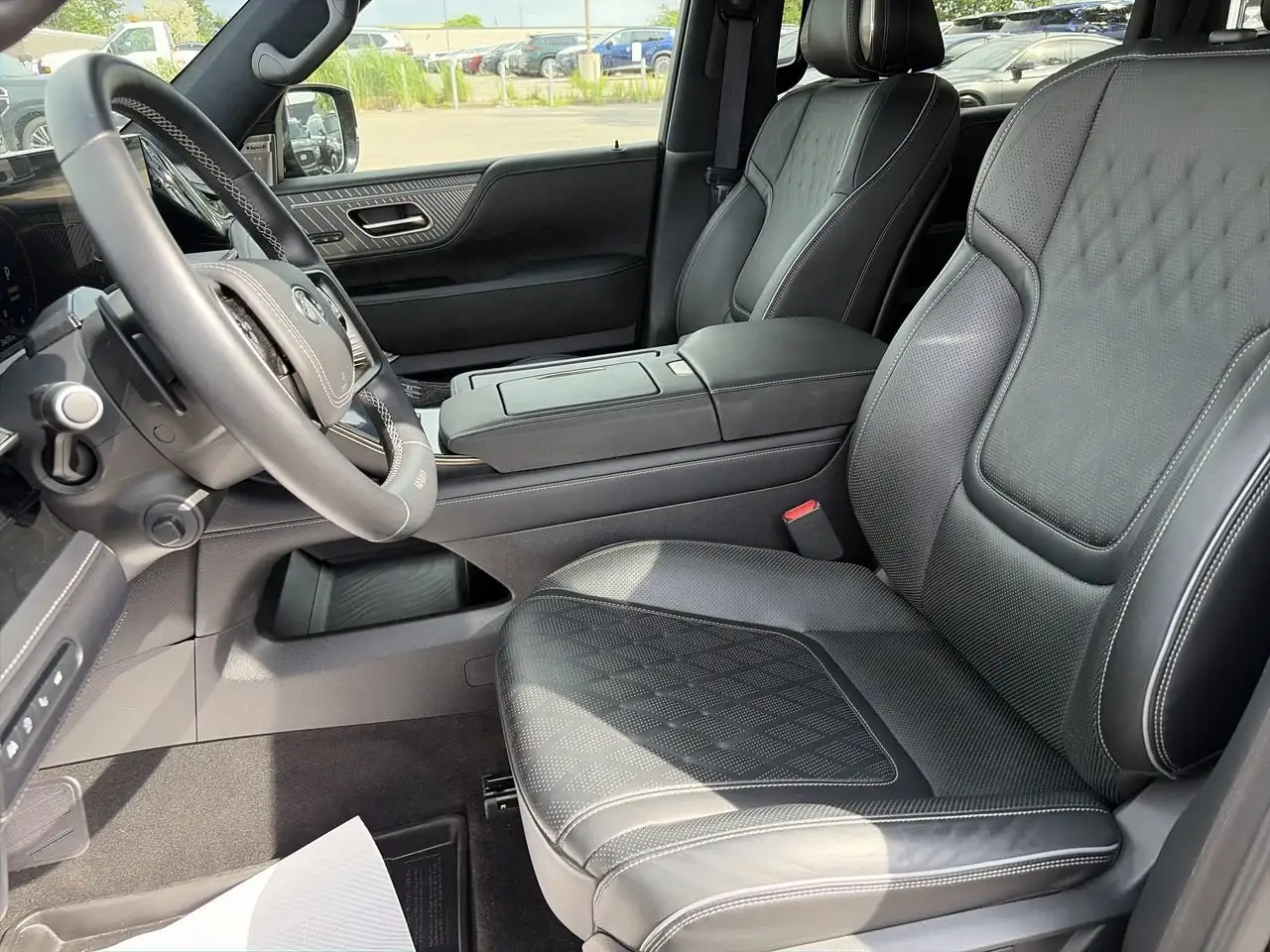 Infiniti QX80 photo Infiniti QX80