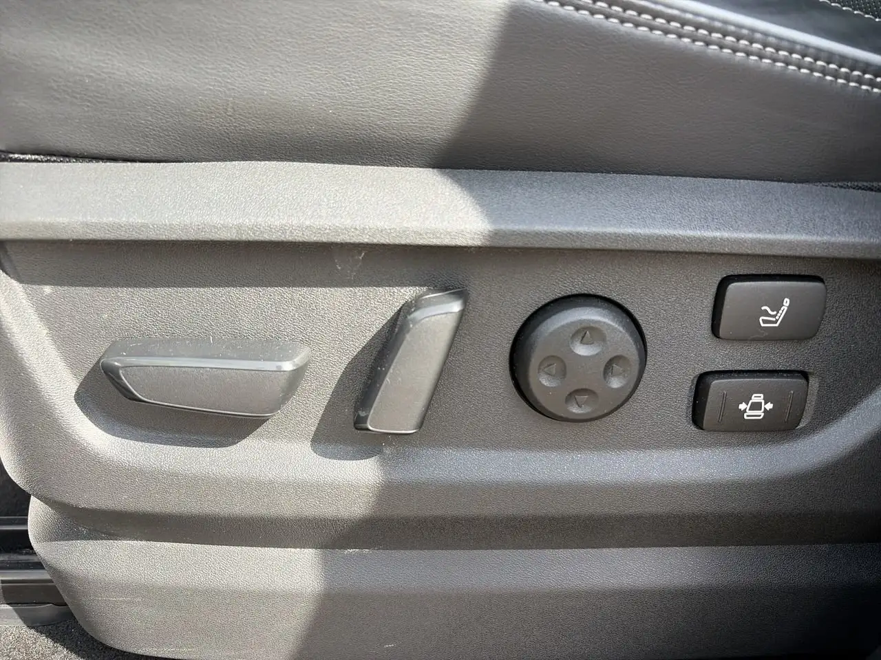 Infiniti QX80 photo Infiniti QX80