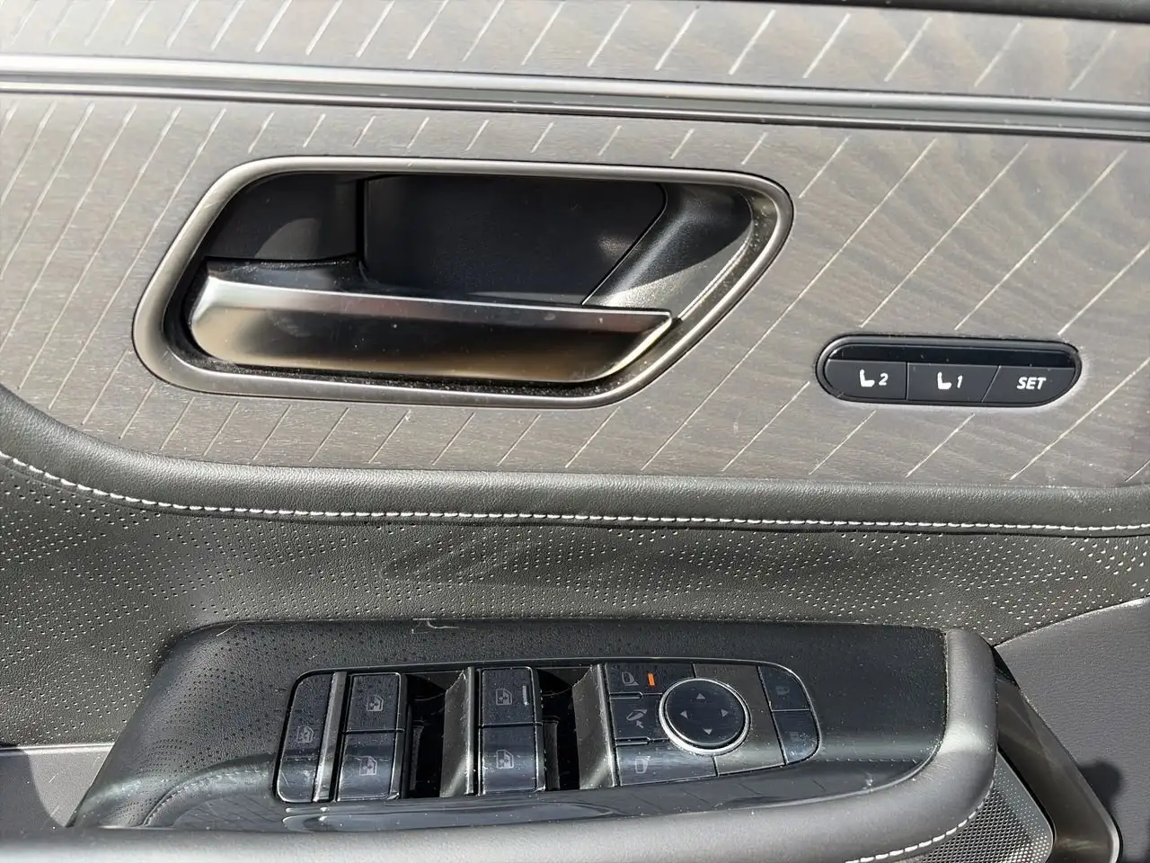Infiniti QX80 photo Infiniti QX80