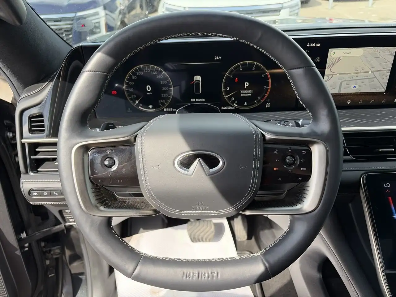 Infiniti QX80 photo Infiniti QX80