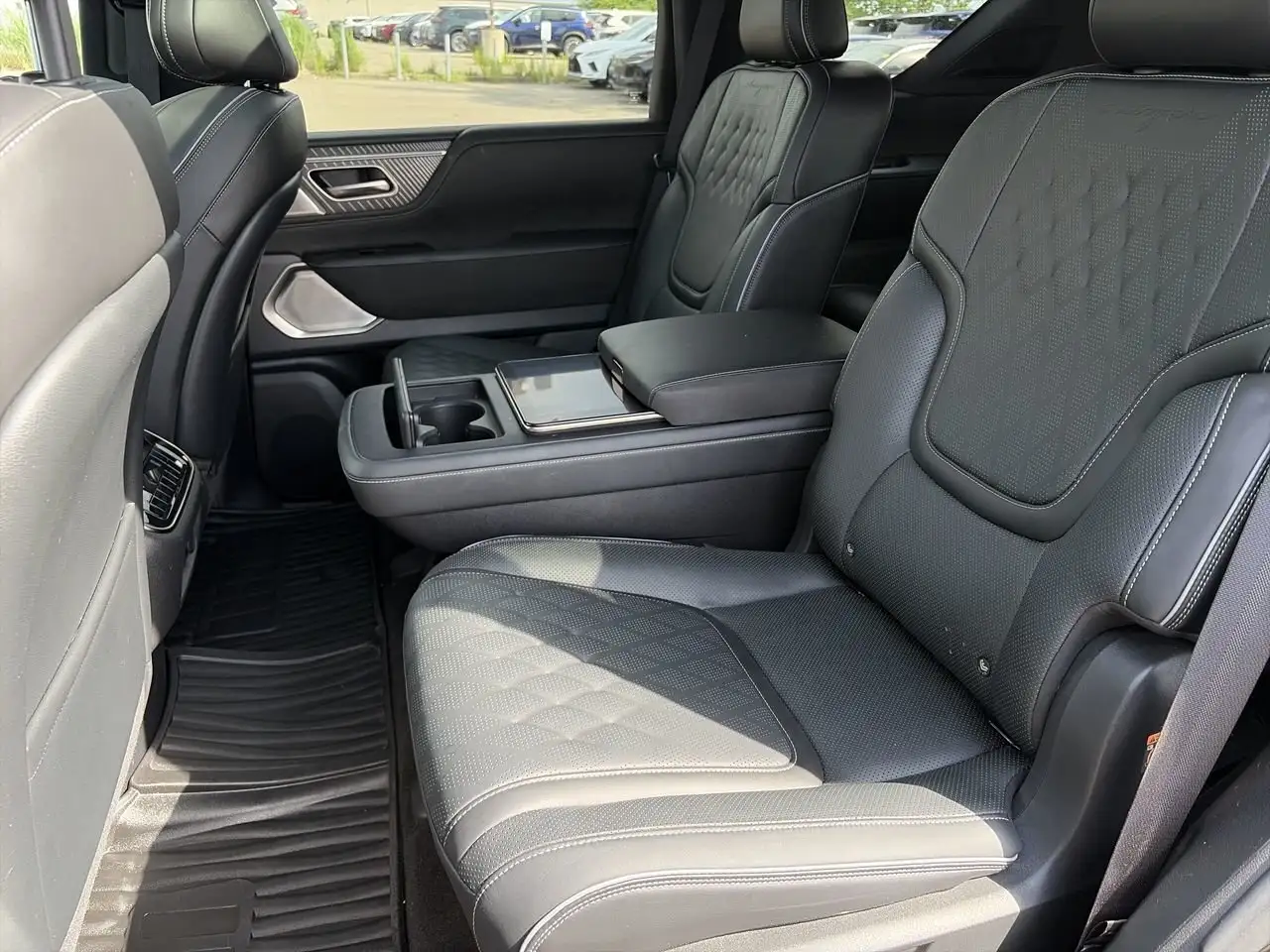 Infiniti QX80 photo Infiniti QX80