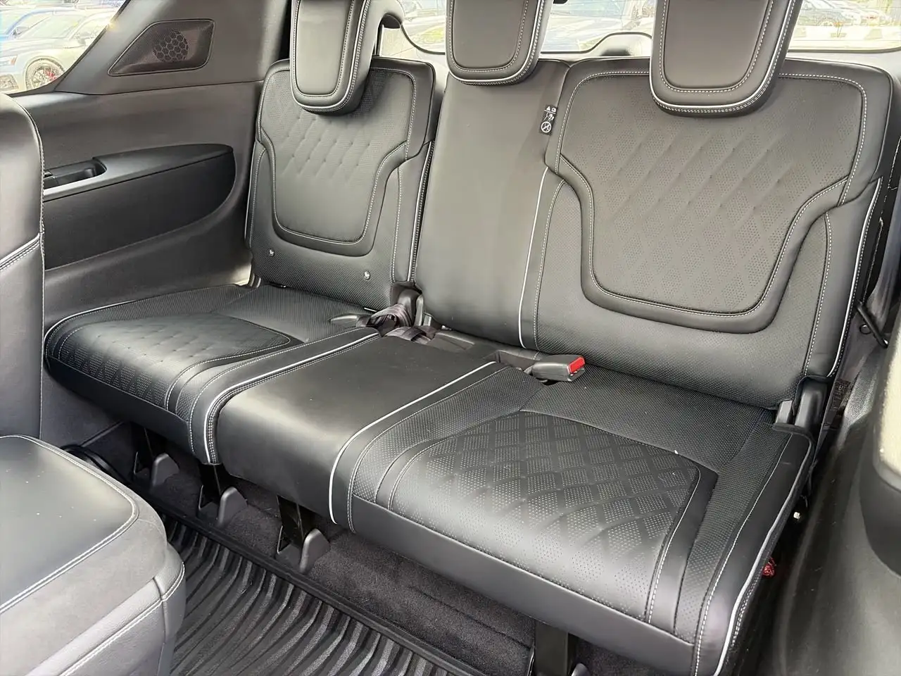 Infiniti QX80 photo Infiniti QX80