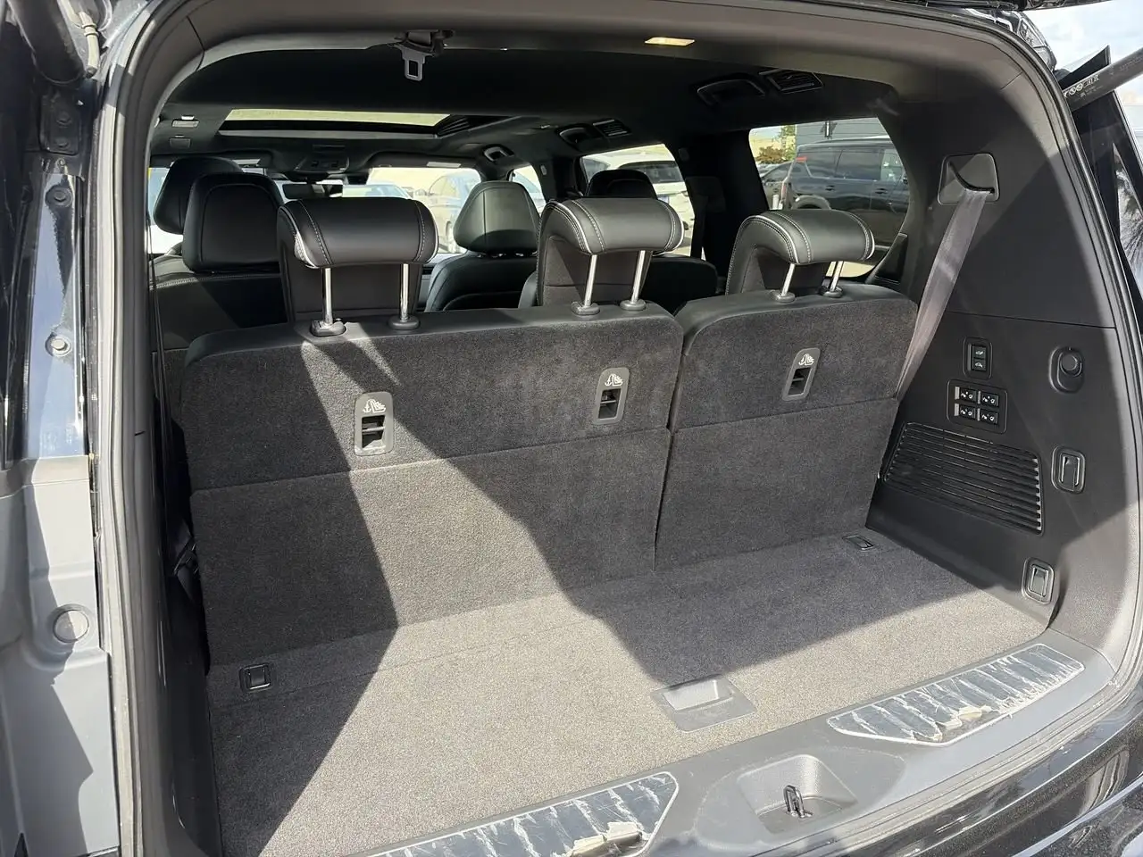 Infiniti QX80 photo Infiniti QX80
