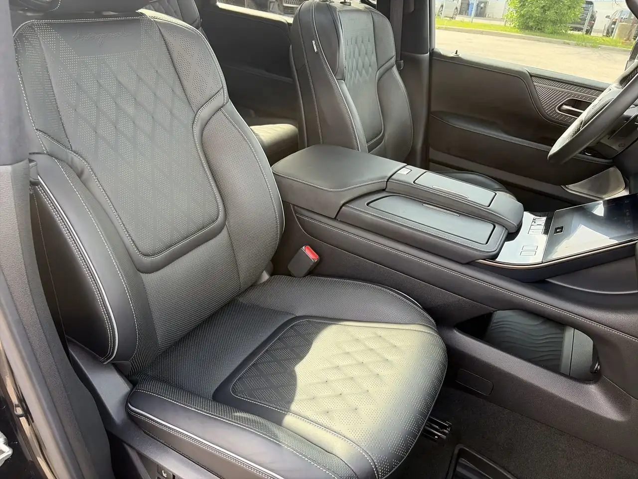 Infiniti QX80 photo Infiniti QX80