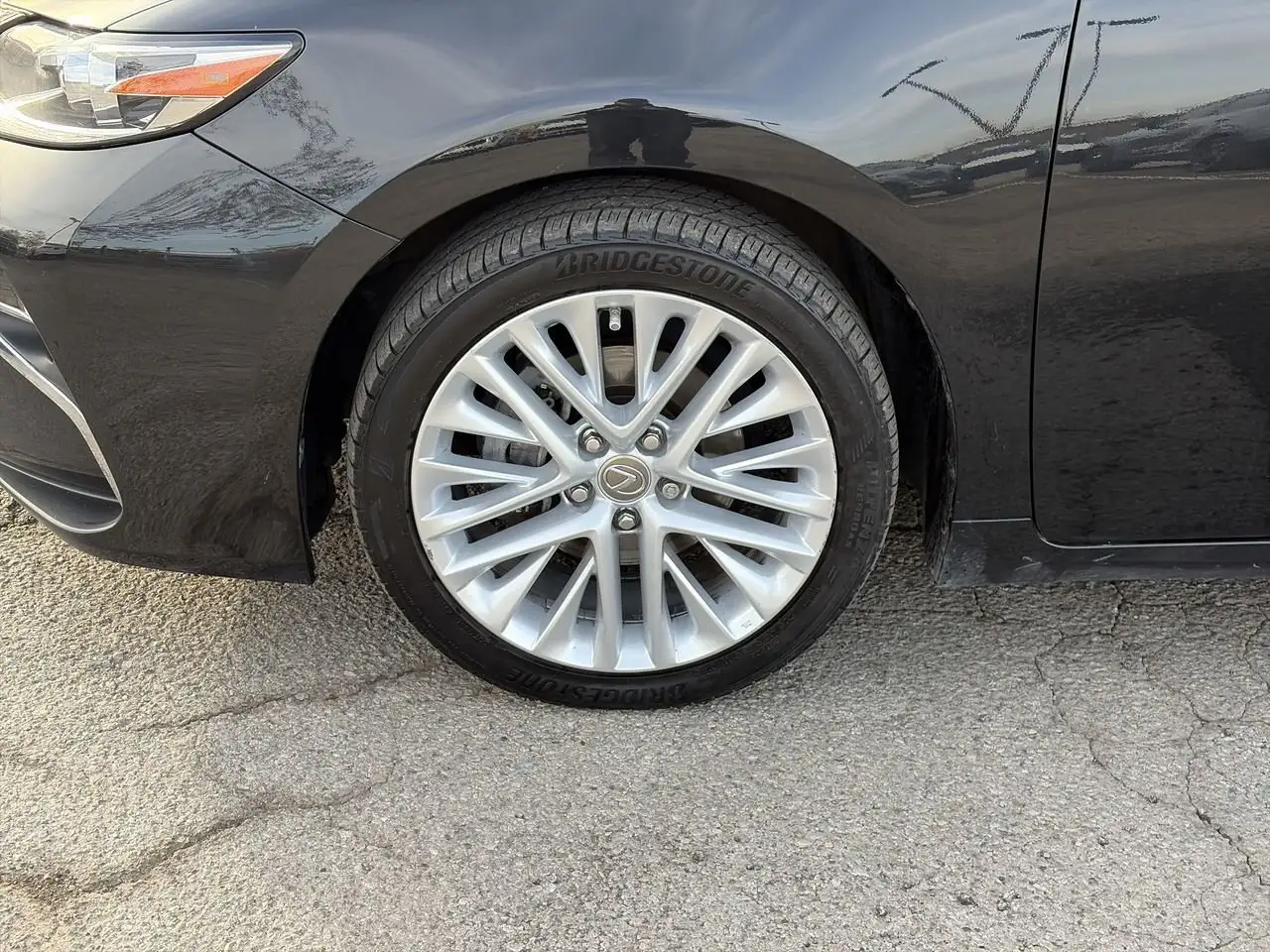 Lexus ES снимка Lexus ES
