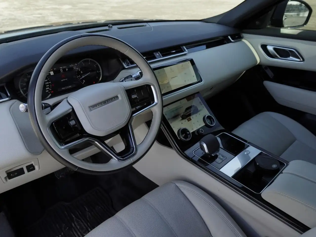 Land Rover Range Rover Velar photo Land Rover Range Rover Velar