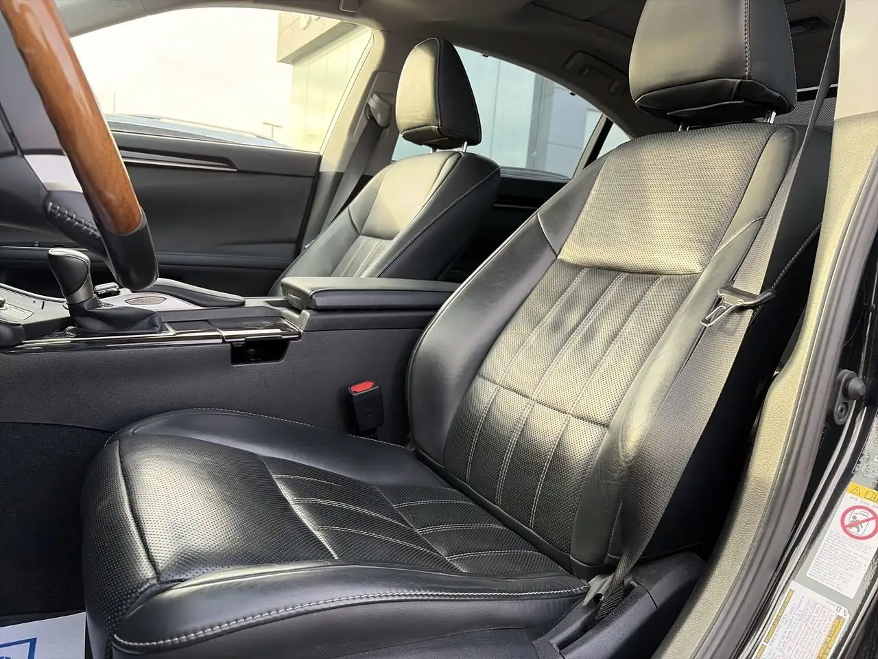 Lexus ES снимка Lexus ES