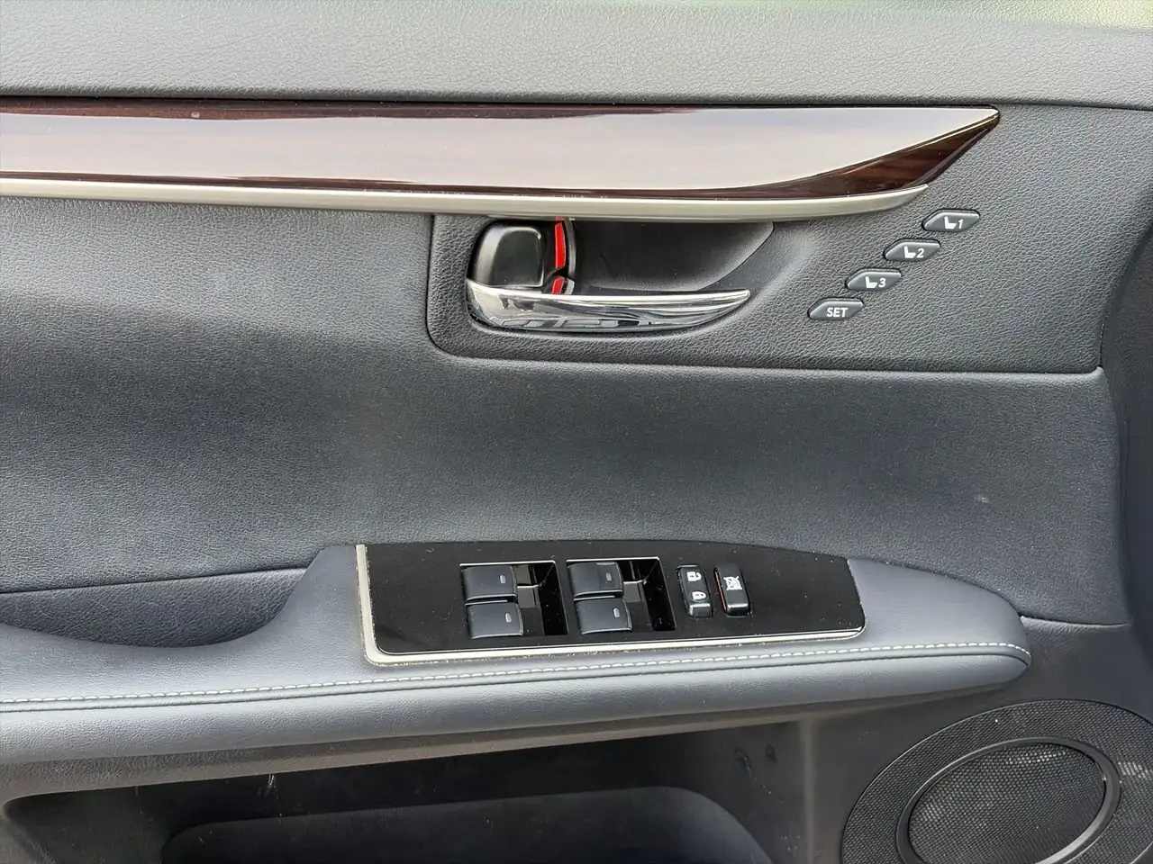 Lexus ES снимка Lexus ES