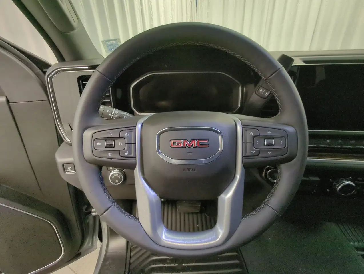 GMC Sierra 1500 снимка GMC Sierra 1500