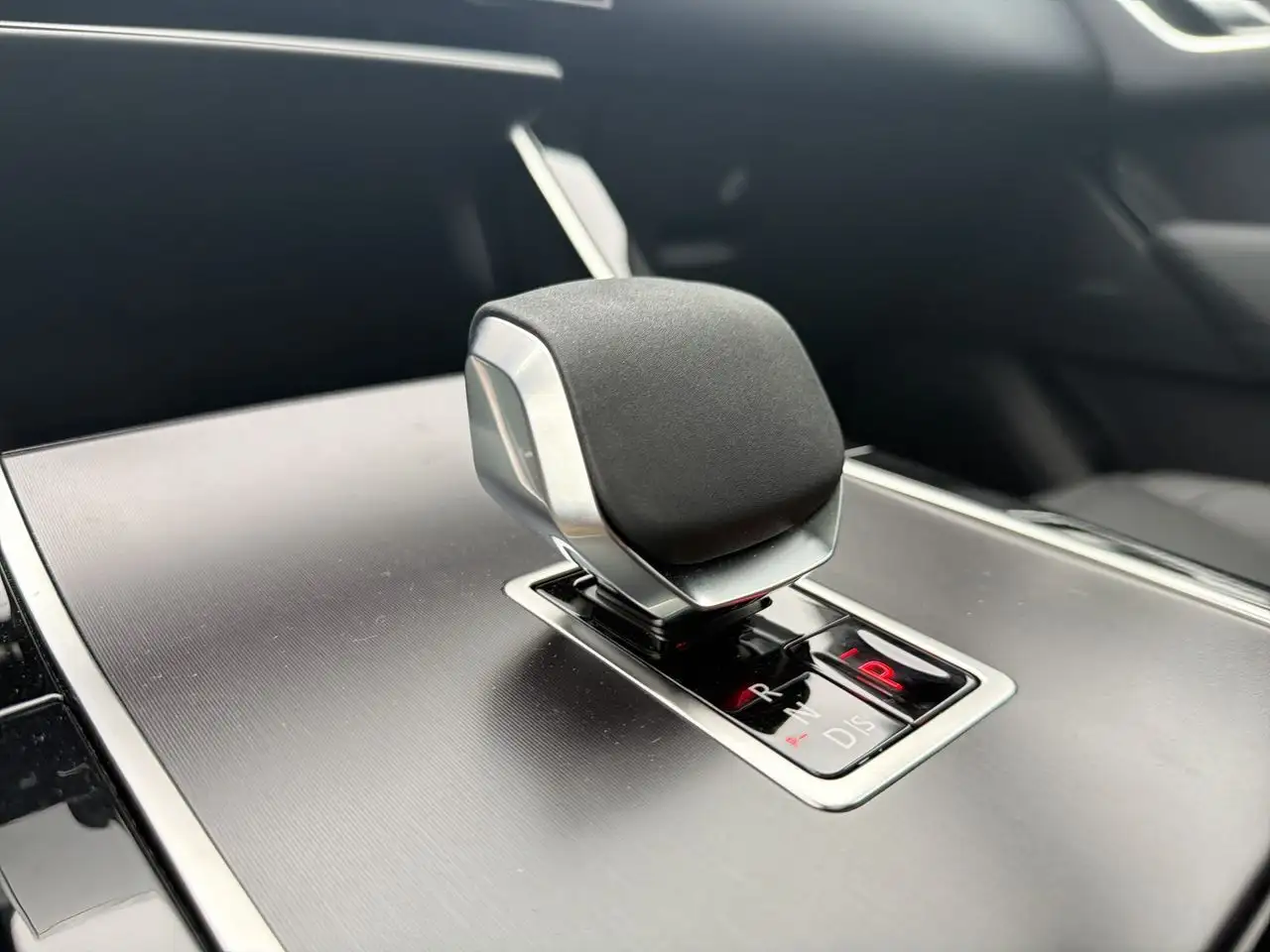 Land Rover Range Rover Velar снимка Land Rover Range Rover Velar