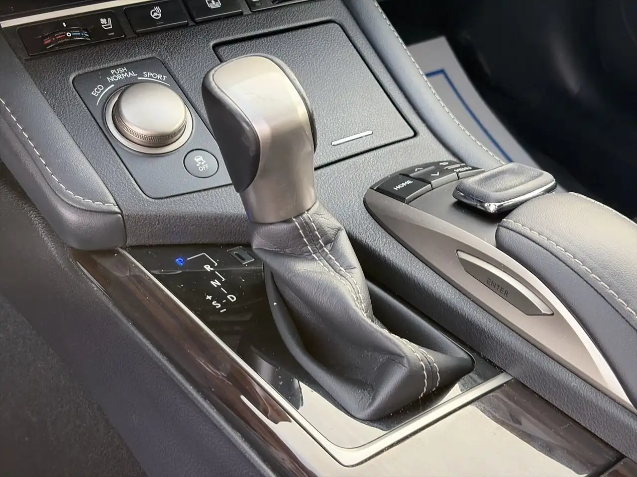 Lexus ES снимка Lexus ES