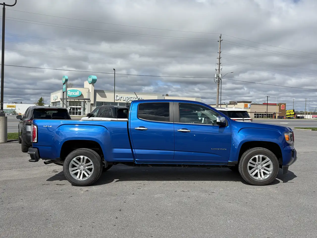GMC Canyon photo GMC Canyon
