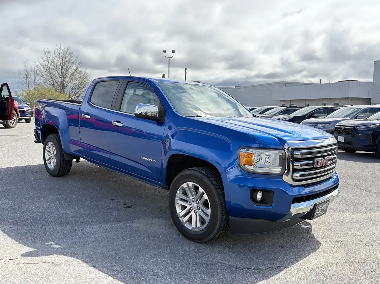 GMC Canyon photo GMC Canyon