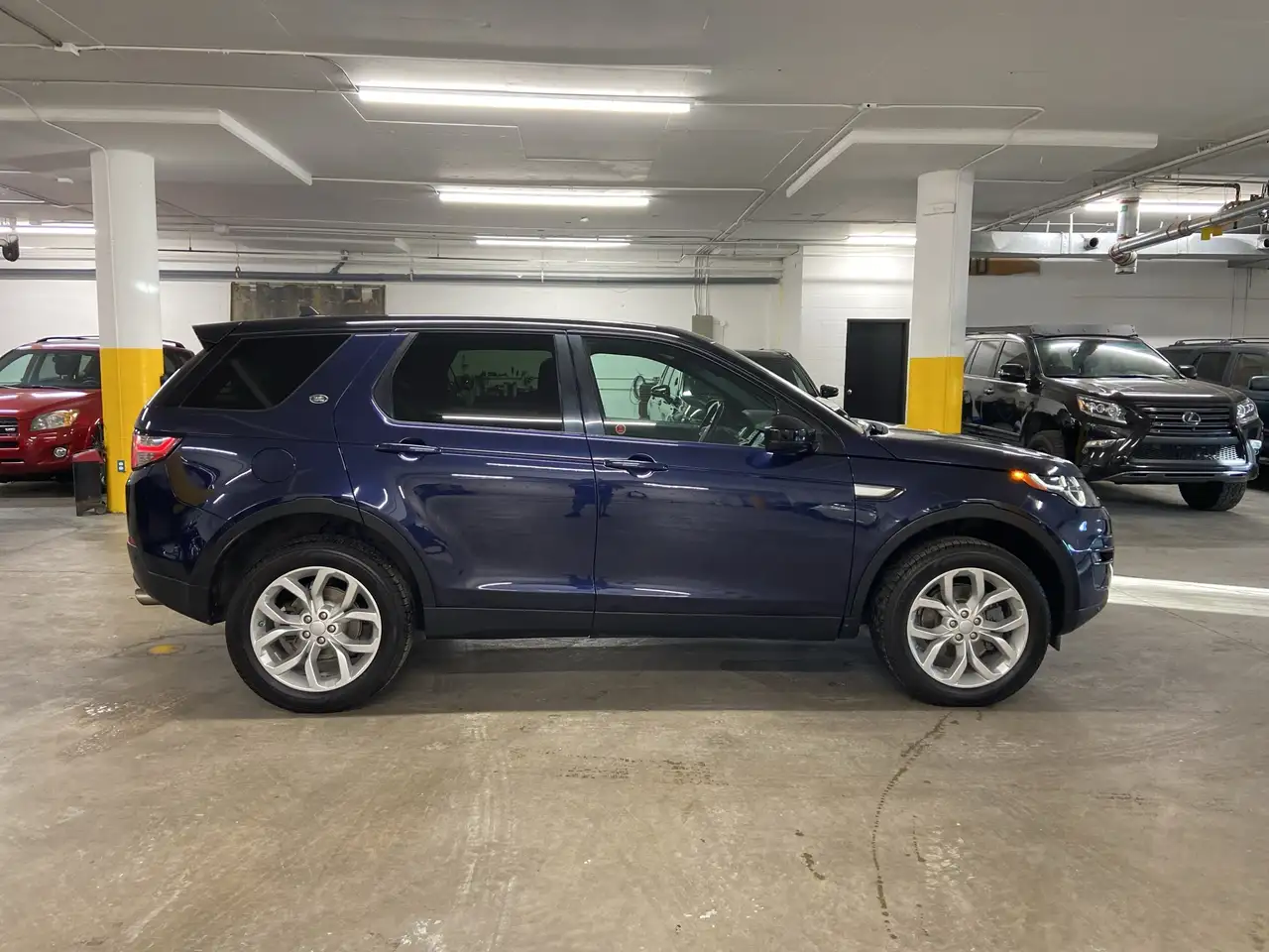 Land Rover Discovery Sport снимка Land Rover Discovery Sport