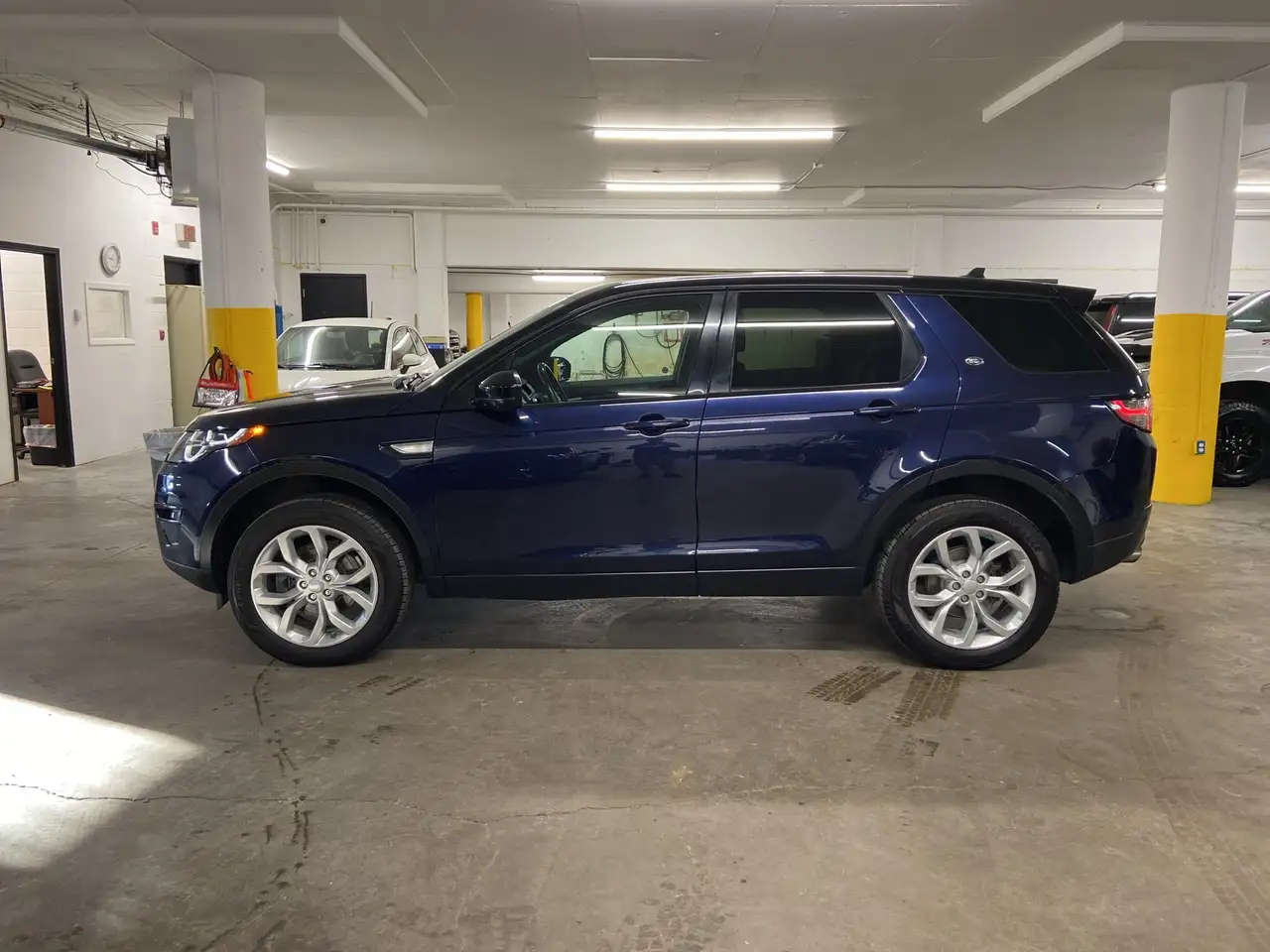 Land Rover Discovery Sport снимка Land Rover Discovery Sport