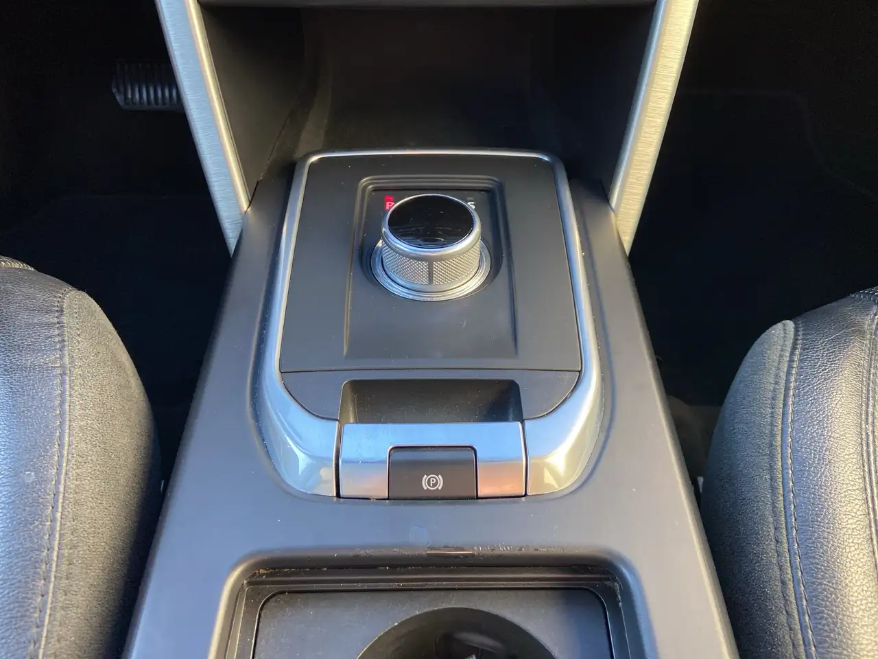 Land Rover Discovery Sport снимка Land Rover Discovery Sport