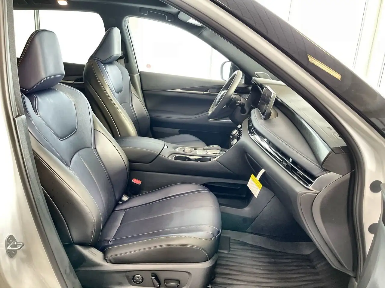 Infiniti QX60 снимка Infiniti QX60