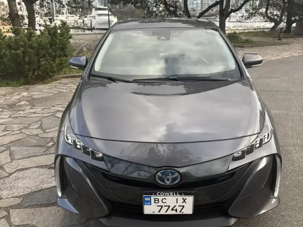 Toyota Prius Prime снимка Toyota Prius Prime