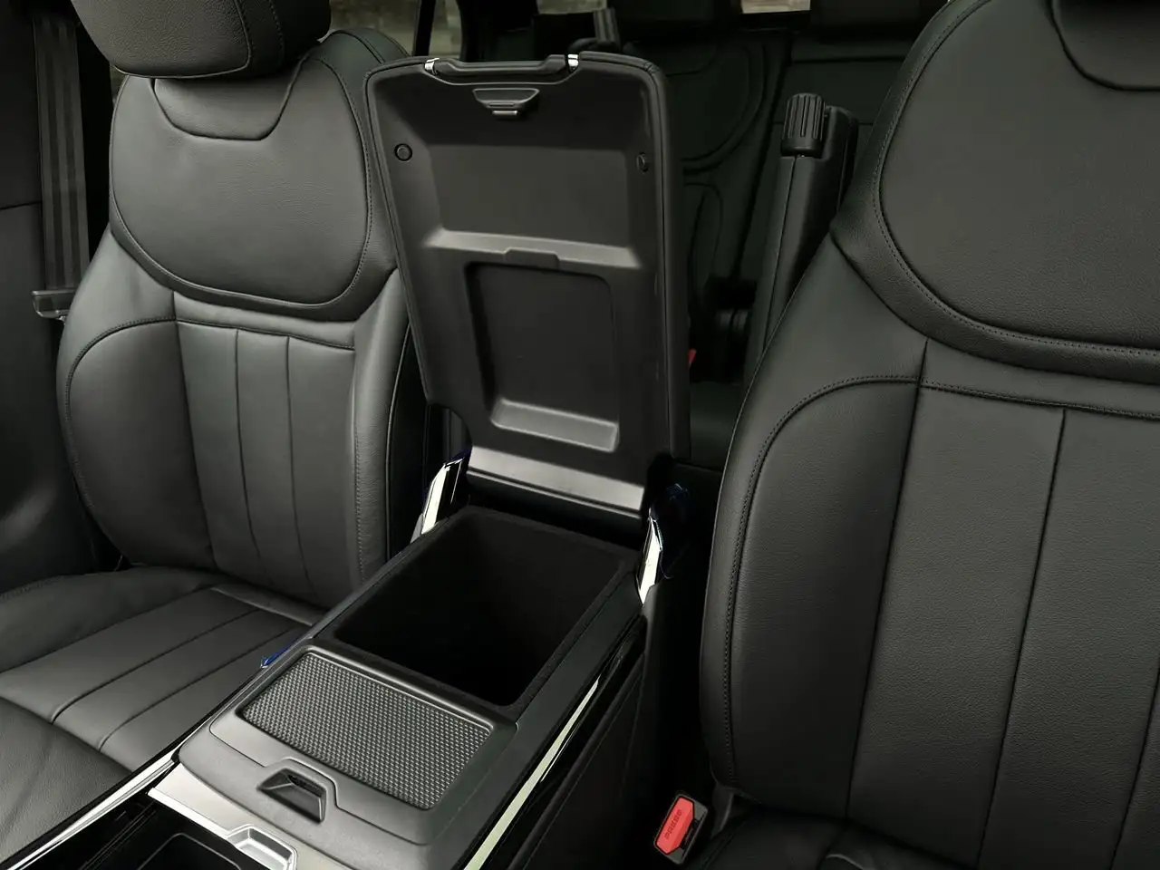 Land Rover Range Rover Sport снимка Land Rover Range Rover Sport