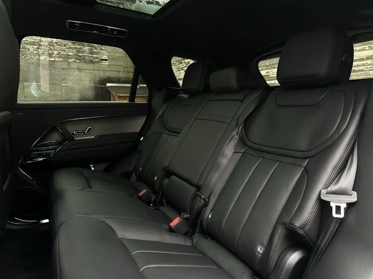 Land Rover Range Rover Sport снимка Land Rover Range Rover Sport