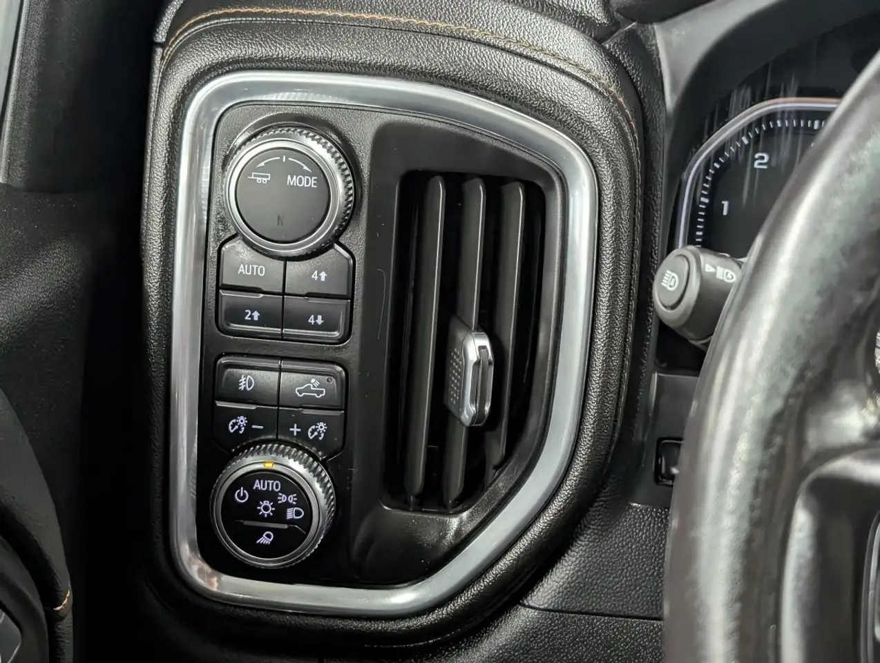 GMC Sierra 1500 снимка GMC Sierra 1500