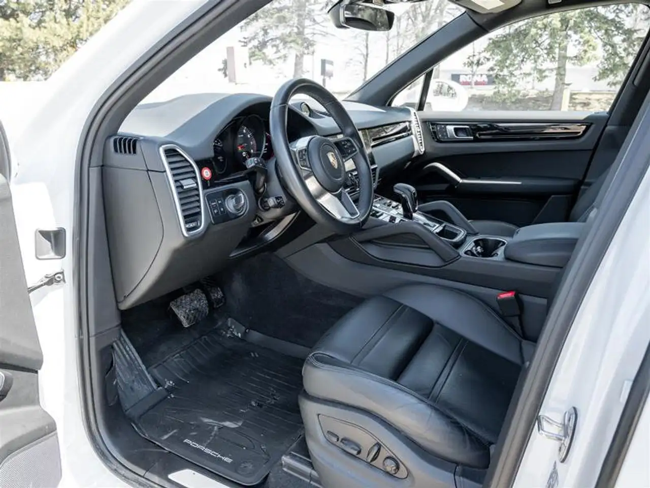 Porsche Cayenne снимка Porsche Cayenne