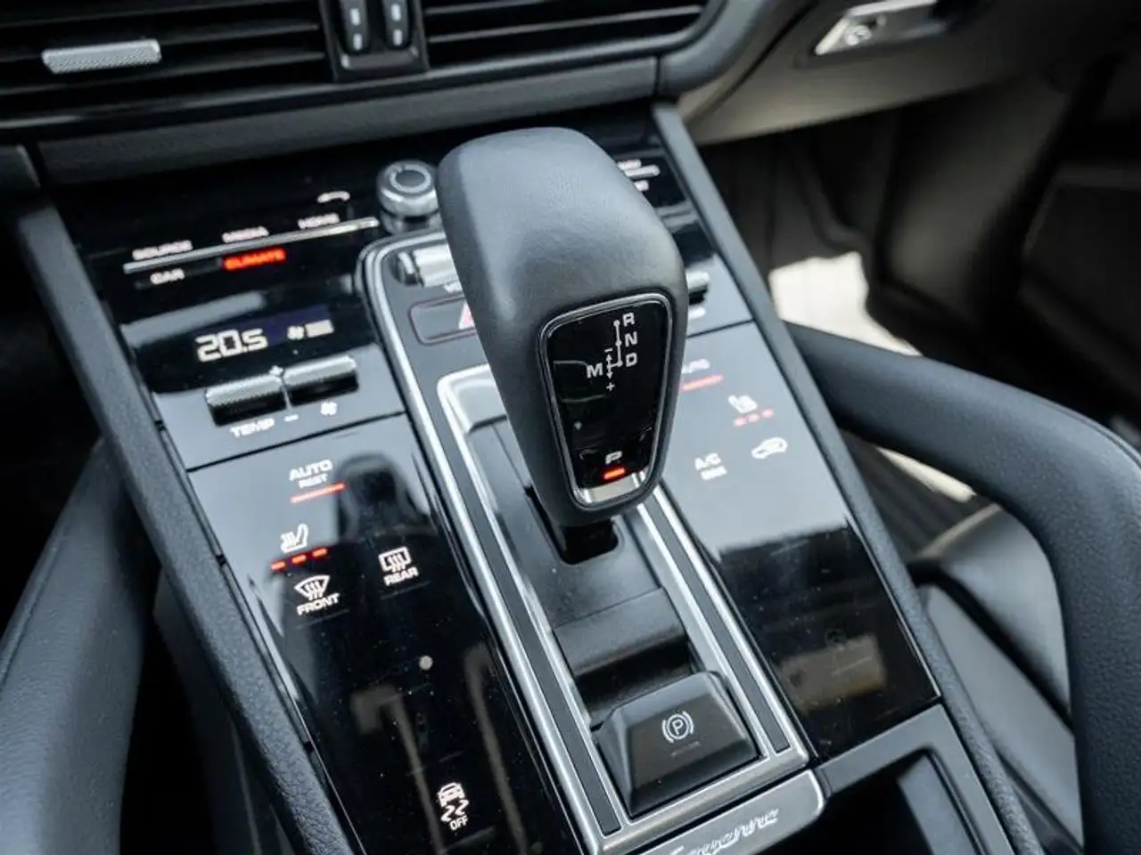 Porsche Cayenne снимка Porsche Cayenne