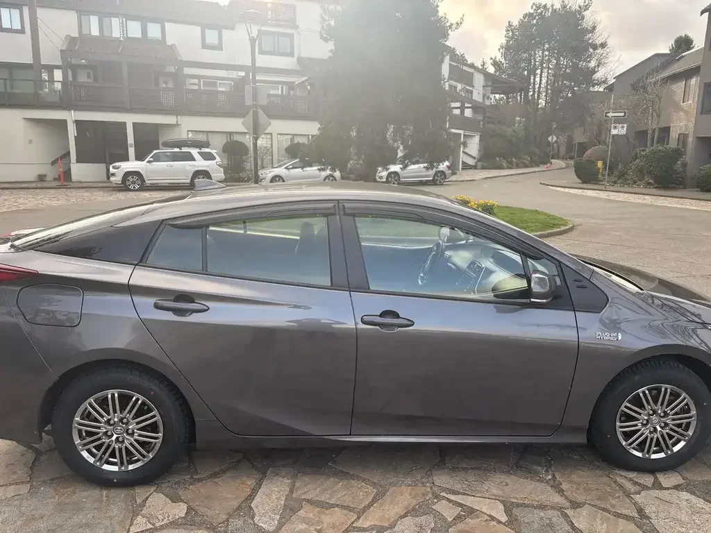 Toyota Prius Prime снимка Toyota Prius Prime