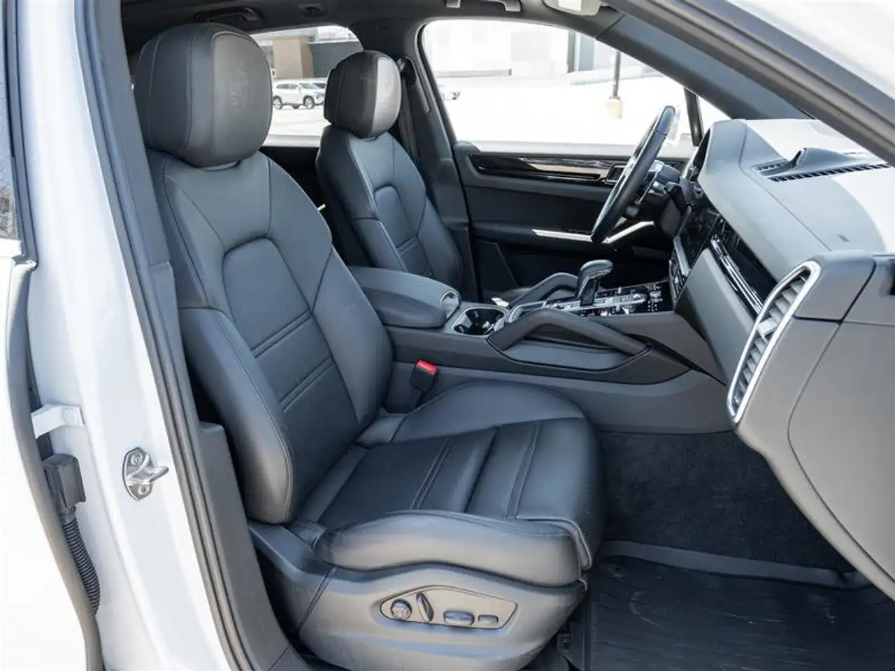 Porsche Cayenne снимка Porsche Cayenne