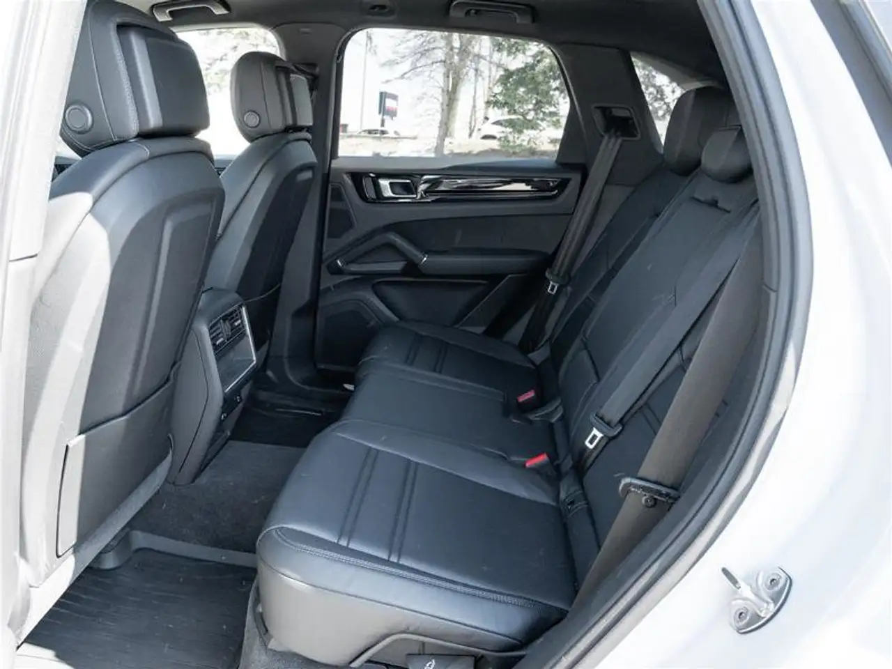 Porsche Cayenne снимка Porsche Cayenne