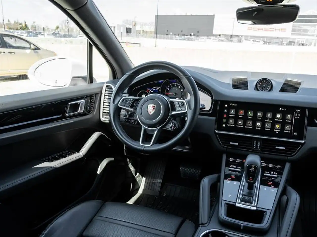 Porsche Cayenne снимка Porsche Cayenne